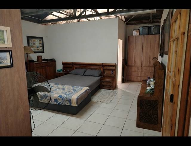 3 BEDROOM FREEHOLD FOR SALE IN OOS EINDE